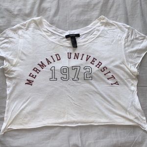 white cropped tshirt